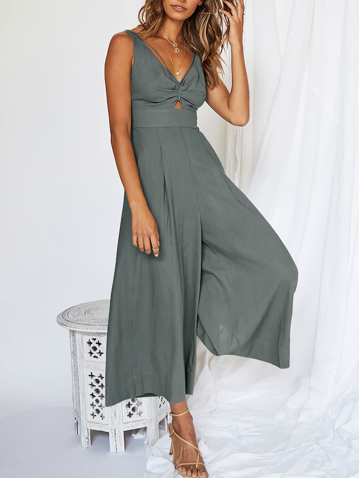 💟Create your unique charm with our V-neck high waist jumpsuit, and be the center of attention at any party!💟